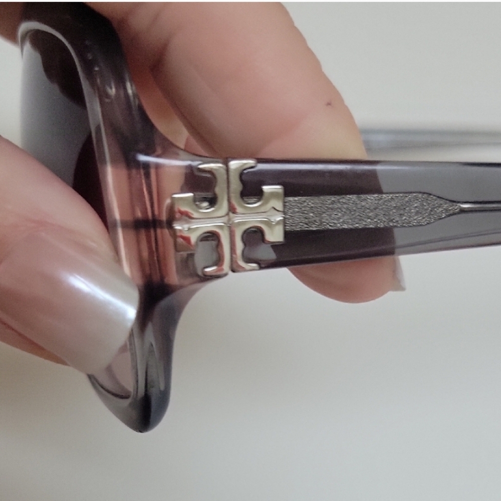 Tory Burch Gray Sunglasses No Callouts - Picture 8 of 12